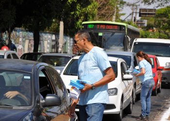 Também foi realizada uma blitz educativa no local | Foto: Divulgação / Detran-GO