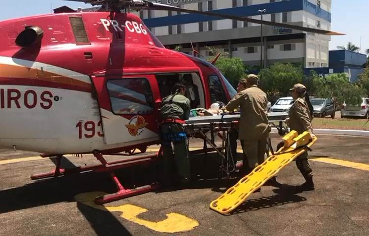 Corpo de Bombeiros usou helicóptero para realizar atendimento do adolescente | Foto: Divulgação / CBMGO