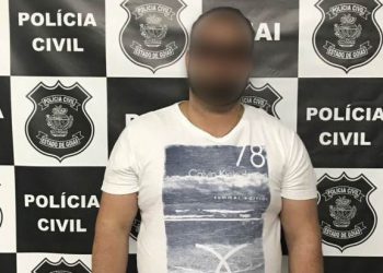 Ele obrigava o pai a ingerir calmantes, tudo sob a ameaça de uma arma de fogo | Foto: Divulgação / Polícia Civil