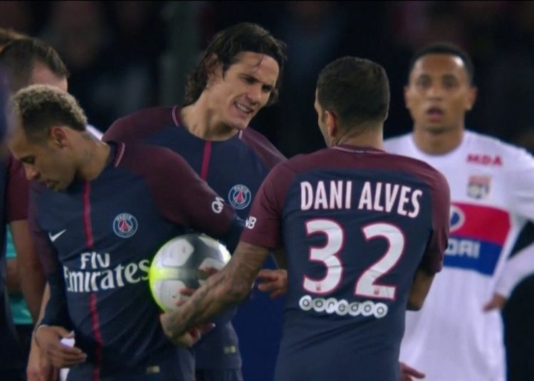 Neymar, Cavani e Daniel Alves protagonizam momento tenso em campo no último domingo, 17 | Foto: Reprodução