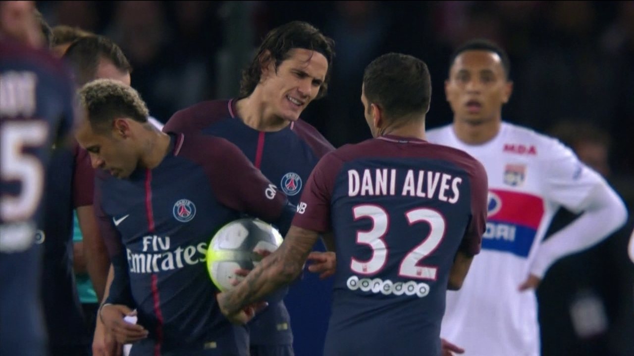 Neymar, Cavani e Daniel Alves protagonizam momento tenso em campo no último domingo, 17 | Foto: Reprodução