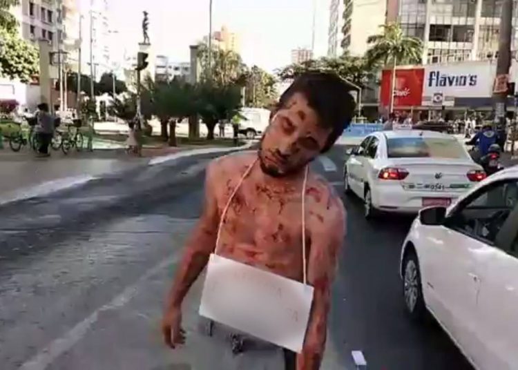 Quem passou pela Praça do Bandeirante na manhã desta terça, 19, se deparou com ação inusitada | Foto: Reprodução / Facebook