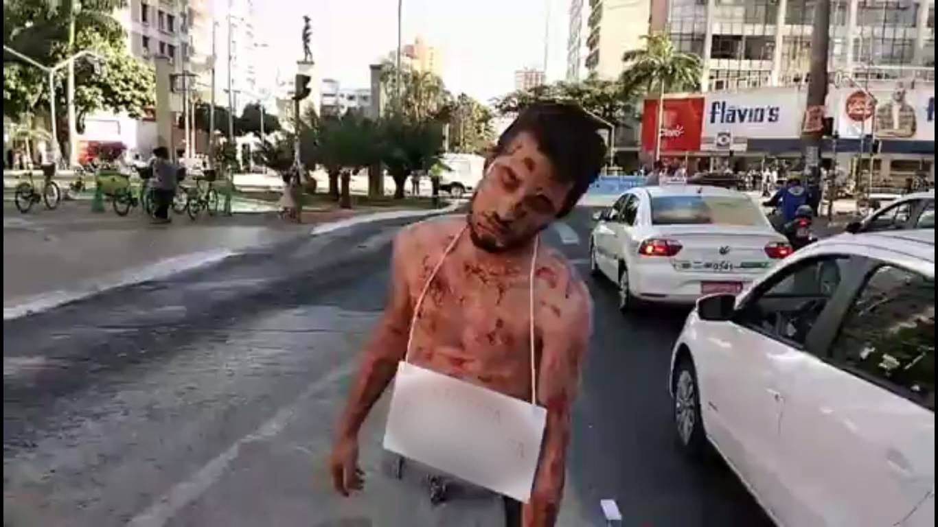 Quem passou pela Praça do Bandeirante na manhã desta terça, 19, se deparou com ação inusitada | Foto: Reprodução / Facebook