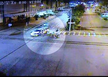 Mãe e filha são atropeladas por bêbado e arremessadas a 80 m na Av. Rio Verde | Foto: Reprodução