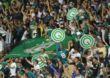 Torcida do Goiás está empolgada com a boa fase do time e não gostou nada da ideia de entregar a partida | Foto: Rosiron Alves / Goiás EC