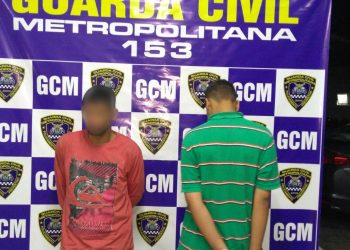 Dupla tinha acabado de tentar assaltar transeunte quando foi interceptada pela Guarda | Foto: Divulgação / GCM