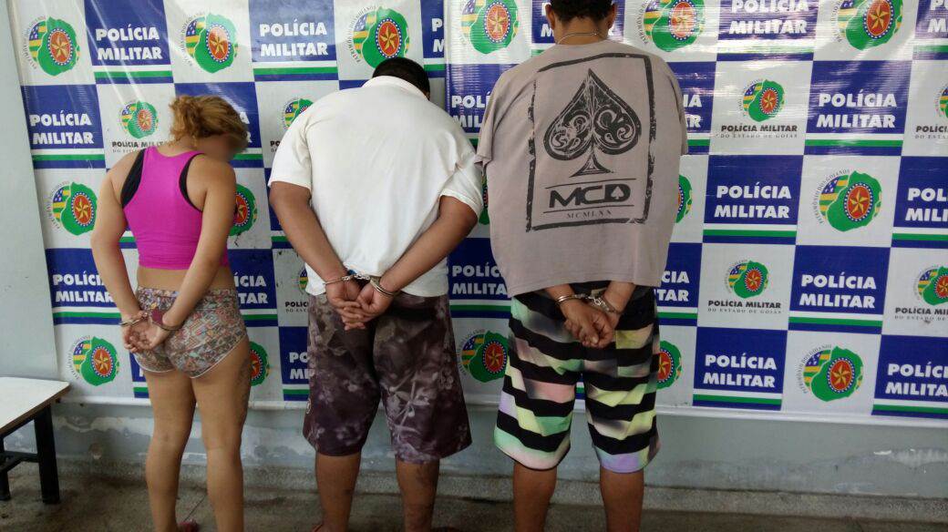 Dois homens e uma menor de idade foram detidos pela PM e encaminhados para a Central de Flagrantes | Foto: Divulgação / PMGO