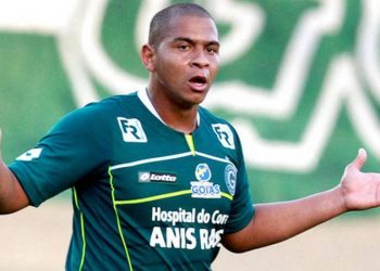 Walter foi campeão brasileiro pelo Goiás em 2012. Quando voltou, em 2016, não conseguiu repetir a boa fase | Foto: Reprodução