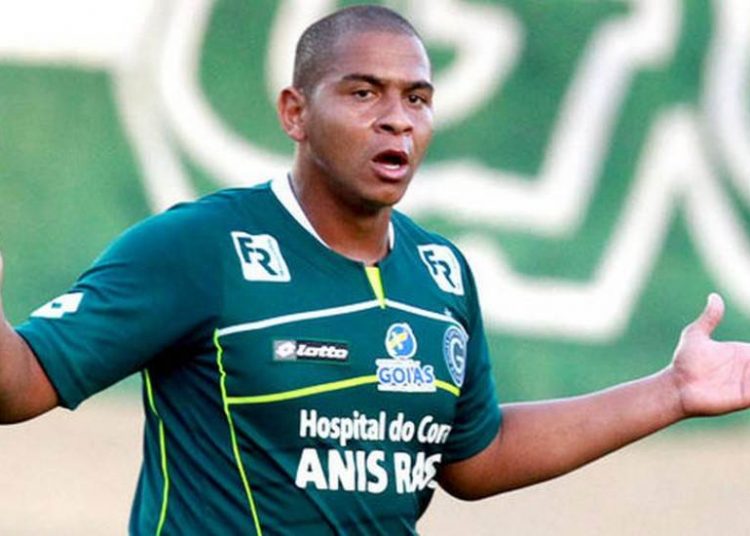 Walter foi campeão brasileiro pelo Goiás em 2012. Quando voltou, em 2016, não conseguiu repetir a boa fase | Foto: Reprodução