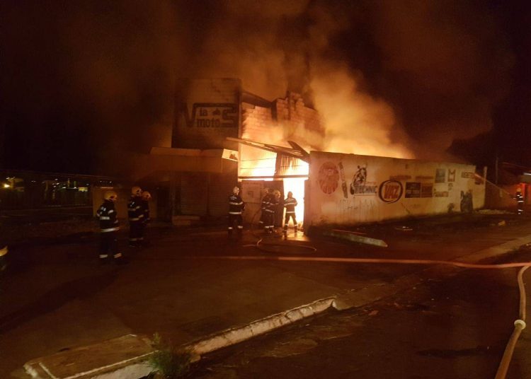 Incêndio no Jardim Novo Mundo | Foto: Corpo de Bombeiros