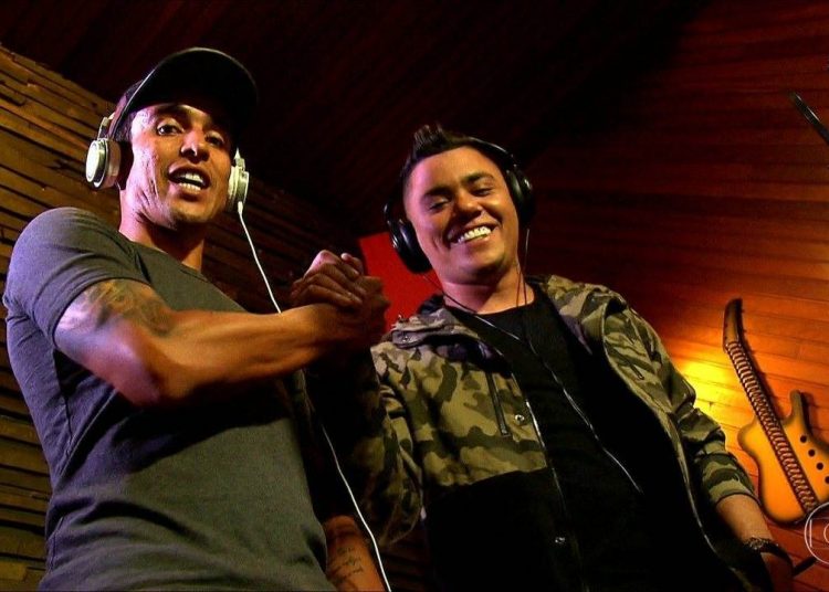 Jadson e Felipe Araújo cantaram paródia em comemoração ao título corinthiano | Foto: Reprodução/ TV