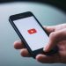 Assistir vídeo no YouTube pelo celular | Imagem ilustrativa