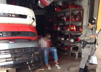 Homem é morto enquanto estava sentado em frente a loja de peças na Canaã | Foto: Leitor/ WhatsApp