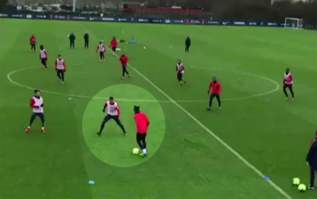 Vídeo mostra momento em que Neymar dá caneta humilhante em companheiro | Foto: Reprodução