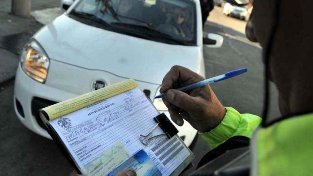 Descubra como consultar multas pela placa do carro em Goiás através do site do Detran GO | Foto: Reprodução