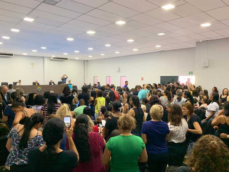Professores protestam e vereador critica Mesa Diretora
