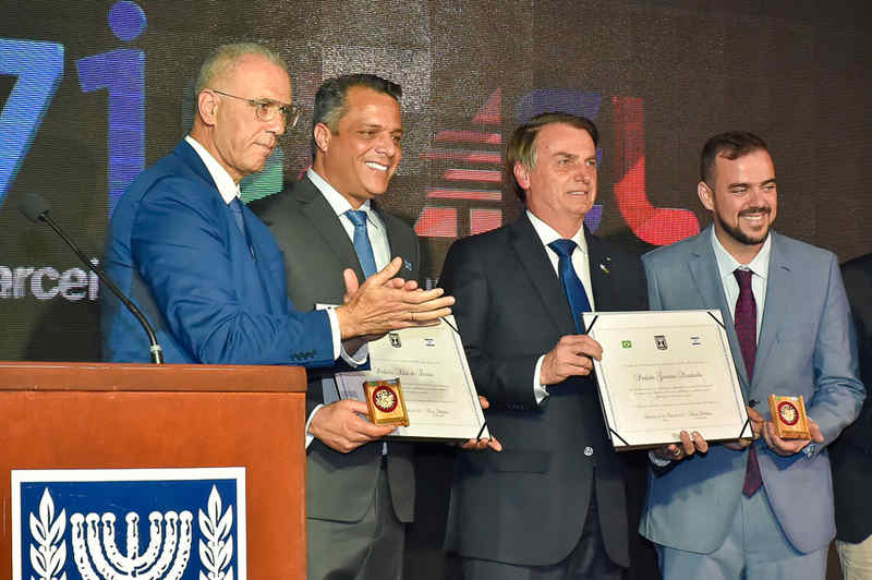 Mendanha e Bolsonaro ganham homenagem de Isarael em Brasília | Foto: Rodrigo Estrela