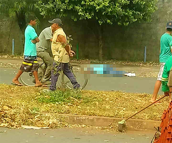 Moradores da região, que é residencial, relataram o susto com o barulho dos disparos de arma de fogo após mais um homicídio em Aparecida | Foto: Leitor / Folha Z