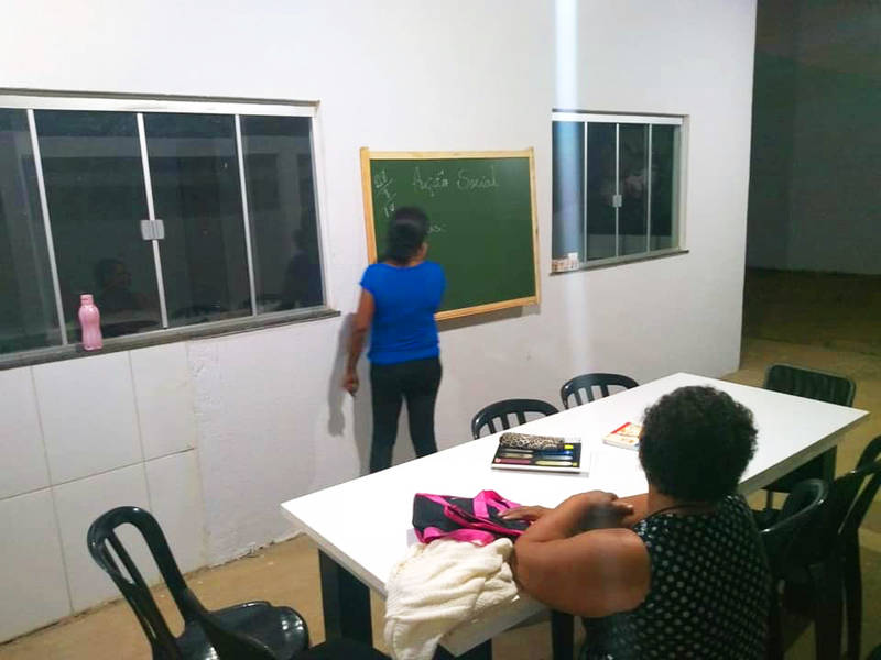 Vila Romana: conheça grupo que oferece alfabetização gratuita no bairro