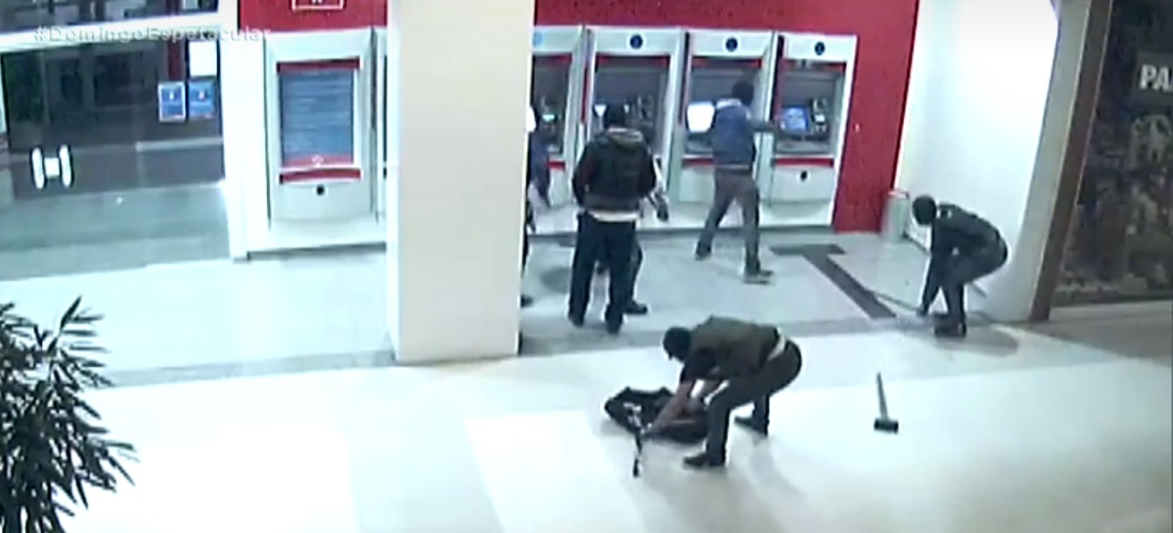 Assaltantes de banco desafiam a polícia e espalham terror pelo Brasil