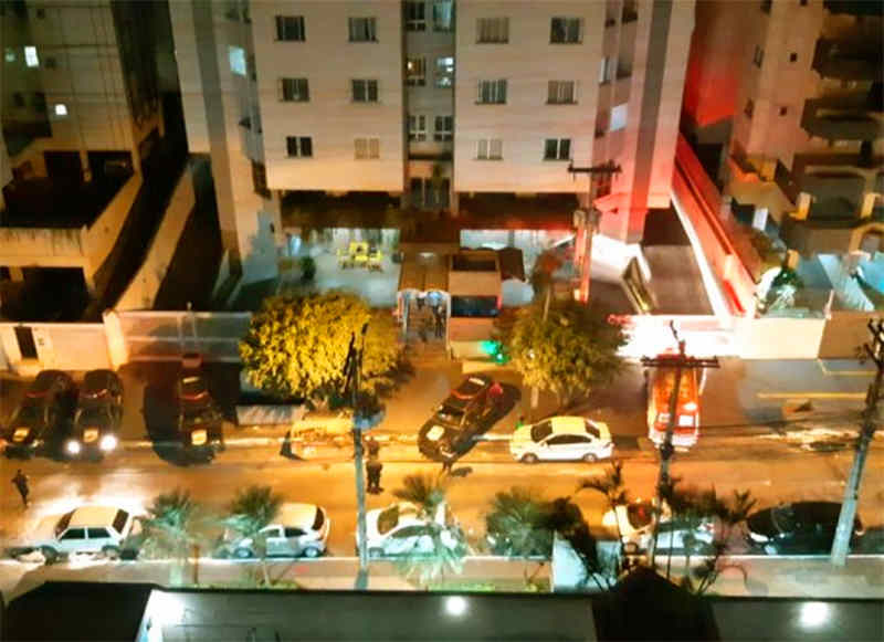 Ação foi realizada por uma equipe de Rotam em apartamento no Setor Bueno | Foto: Leitor / FZ