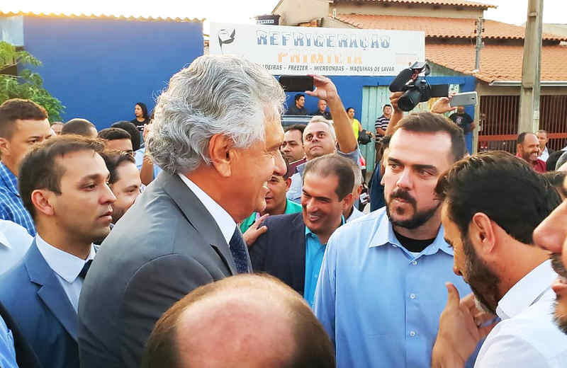 Inauguração de uma praça, denominada Elísio Gonçalves Guimarães, selou o primeiro encontro político-administrativo entre Ronaldo Caiado (DEM) e Gustavo Mendanha (MDB) em 2019 | Foto: Folha Z