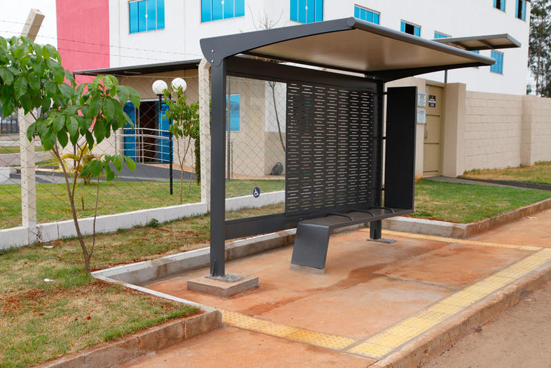 Começa instalação de novos pontos de ônibus modernos em Aparecida | Foto: Enio Medeiros
