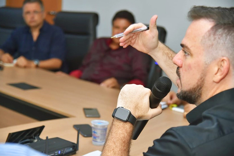 Gustavo Mendanha, até agora, emite sinais de que não deseja flertar com a mesmice | Foto: Divulgação / Prefeitura