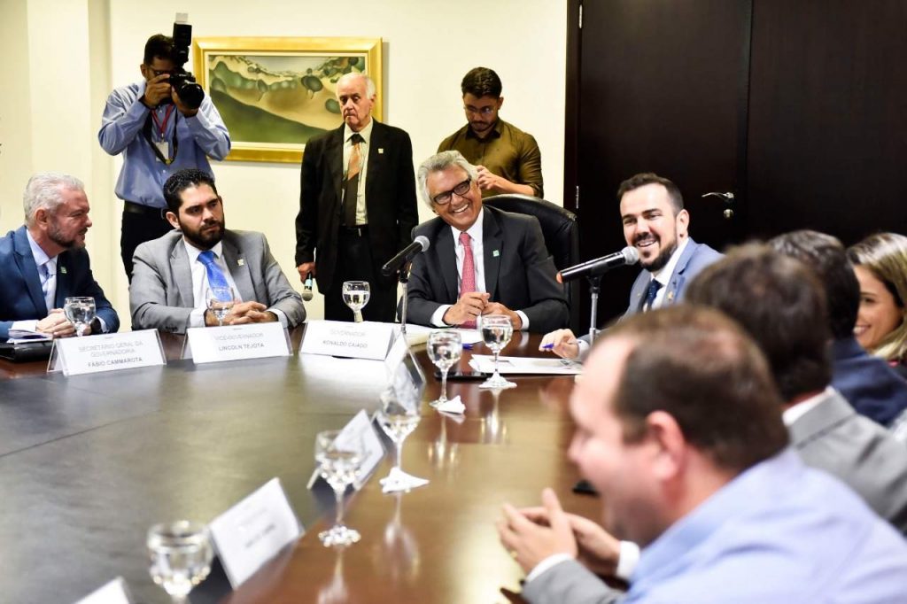 Governador Ronaldo Caiado recebe no Palácio o prefeito de Aparecida Gustavo Mendanha