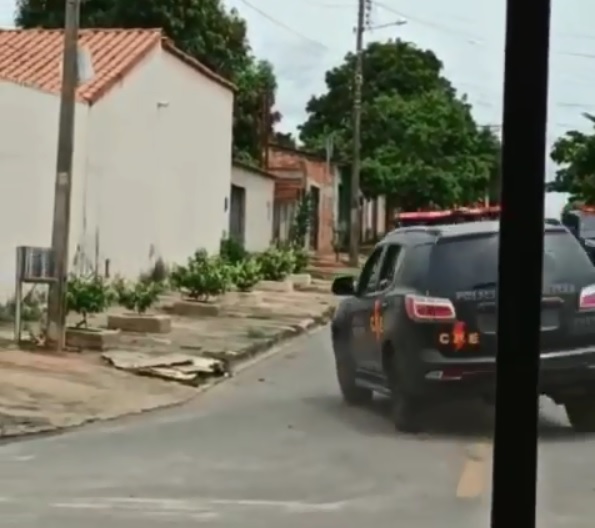 Viatura do CPE chega para dar apoio na ocorrência Independência Mansões