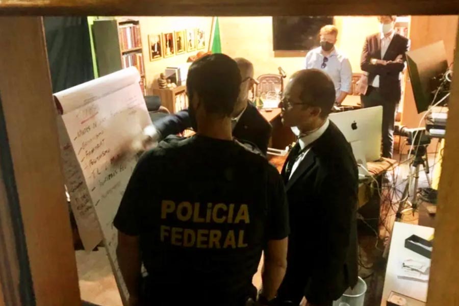 Polícia Federal cumpre mandado de busca e apreensão na casa do blogueiro Allan dos Santos | Foto: Divulgação/PF