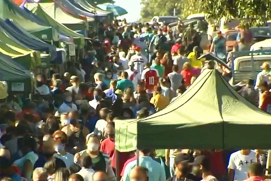 Feira do Garavelo teve aglomeração no domingo (22) | Foto: Reprodução/TV Anhanguera