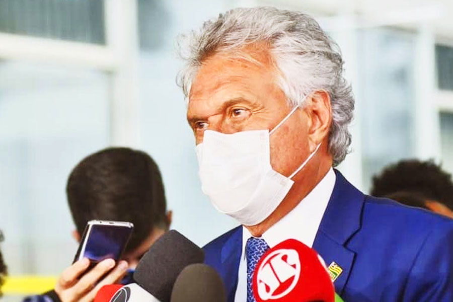 'Espero que a vacina chegue antes da 2ª onda', diz Caiado