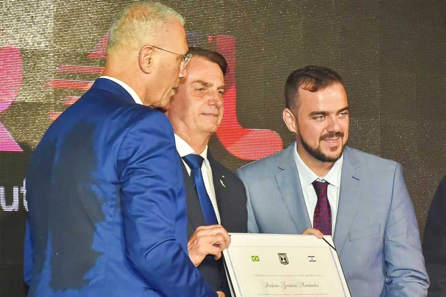 Embaixador de Israel Yossi Shelley, Jair Bolsonaro e Gustavo Medanha