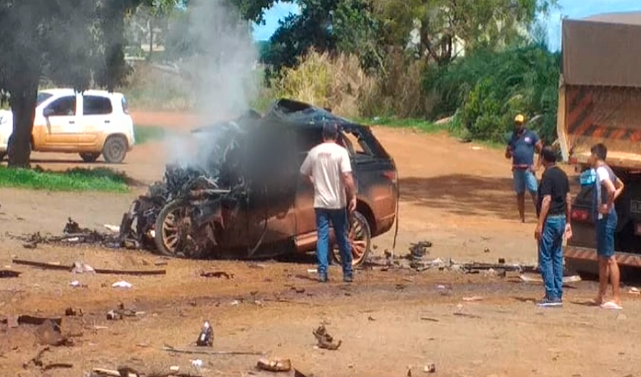 Carro da vítima ficou destruída com a colisão