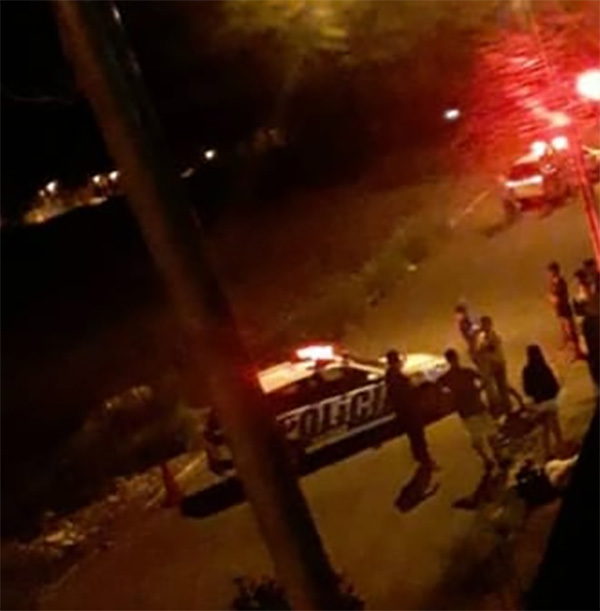 Motociclista morre ao acertar poste e polícia investiga se há ligação com briga de torcida