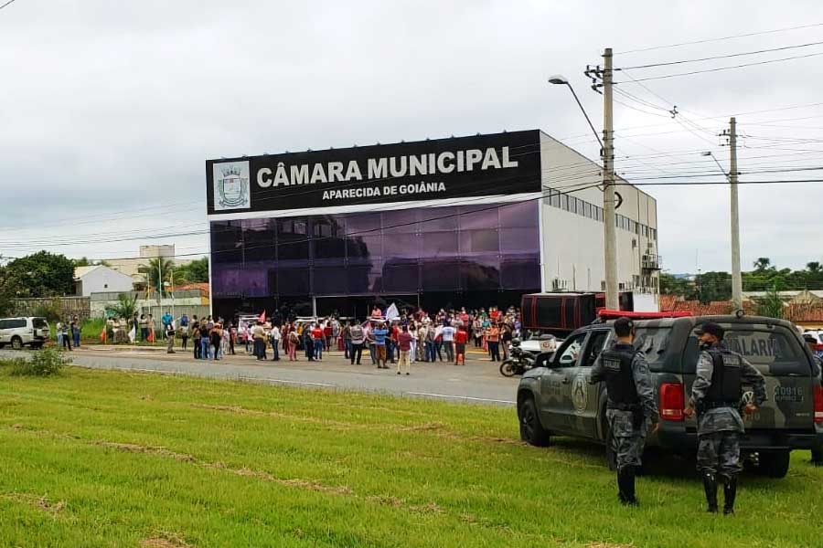 Trabalhadores da saúde fazem protesto na Câmara de Aparecida | Foto: José Alves/Folha Z
