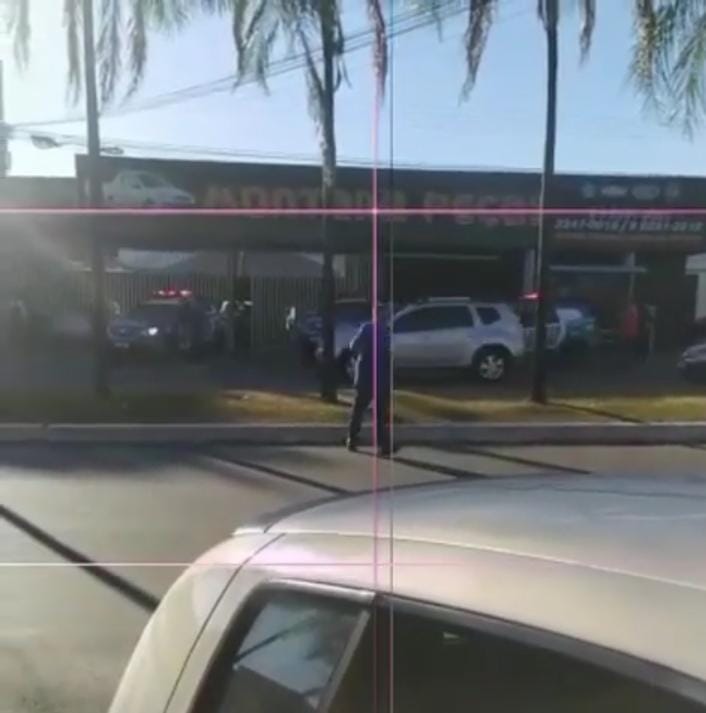 Homem invade loja do irmão e é morto a tiros