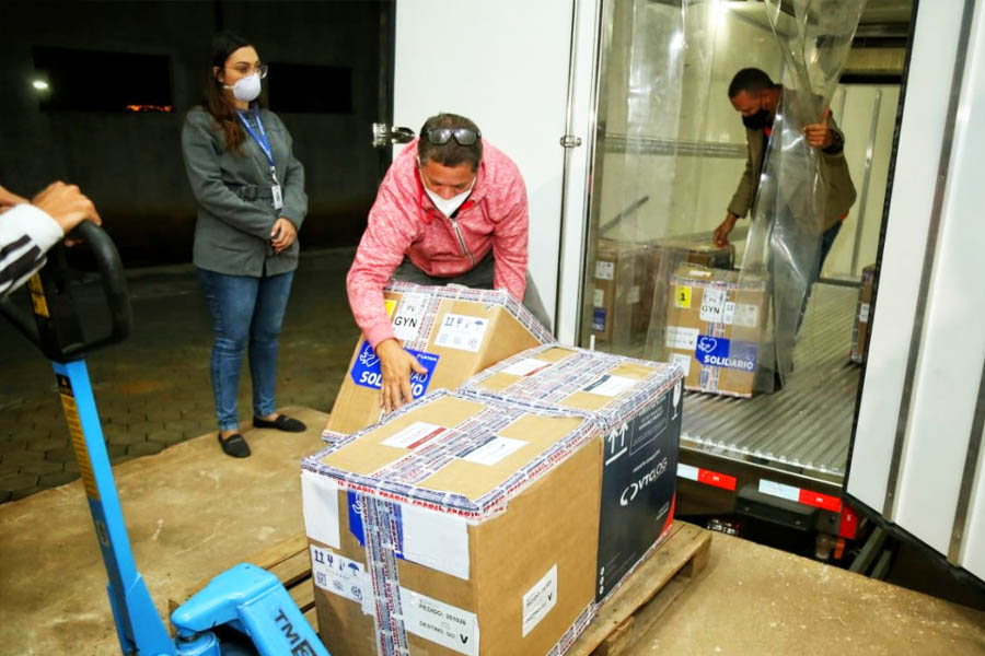 Nova remessa de vacinas da Pfizer vai ser utilizada para aplicação de primeira dose em Goiás | Foto: André Saddi