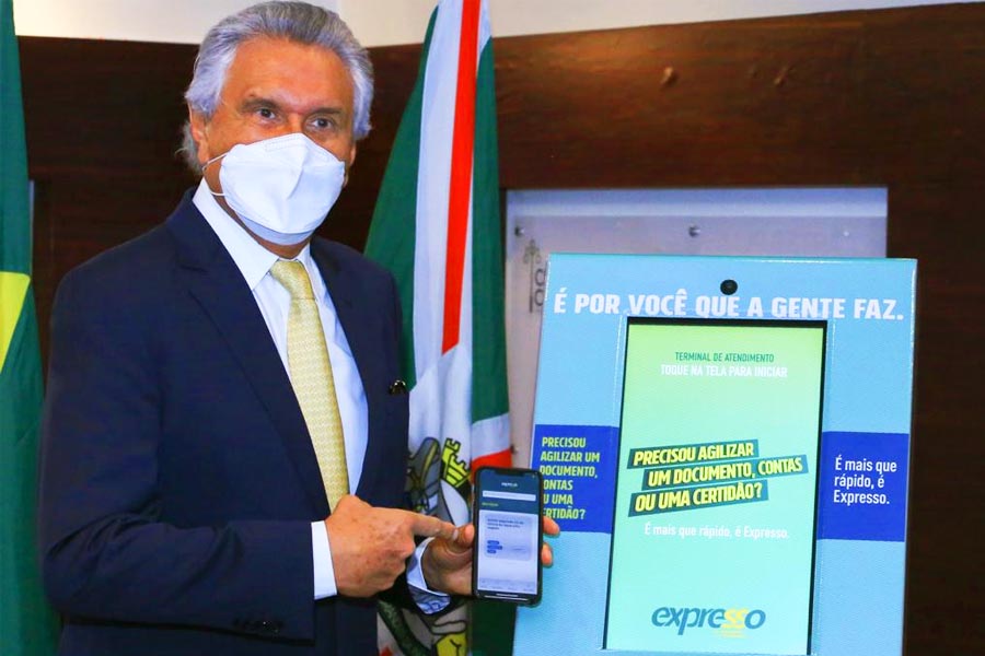 Governador Ronaldo Caiado durante lançamento do Expresso, nova plataforma que oferece 70 serviços do Estado, todos disponíveis por meio virtual | Foto: Wesley Costa