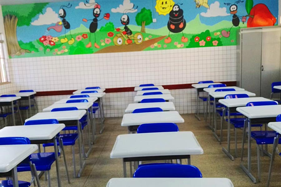 Prefeito assina ordem de serviços de reformas de escolas, entrega dez mil colchões e inaugura 66 parquinhos escolares | Foto: Divulgação / Secom