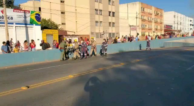 Mulher fica gravemente ferida após cair de viaduto na Vila Brasília