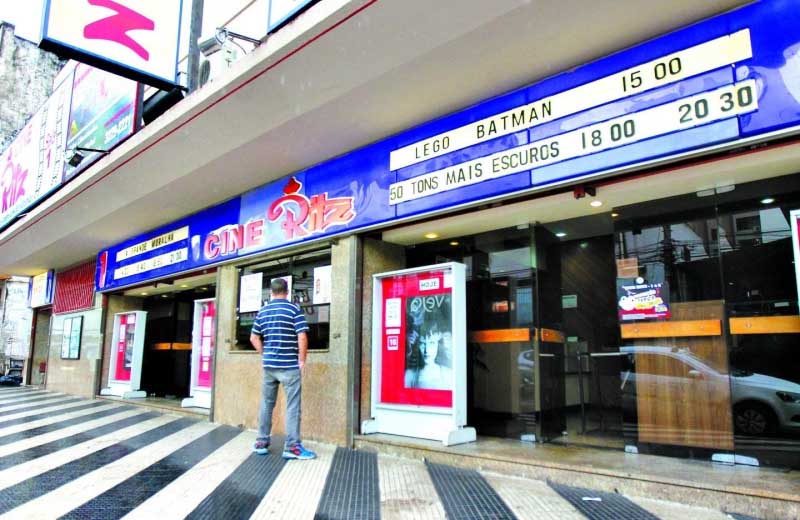 Nova flexibilização vai liberar cinema e teatro em Goiânia