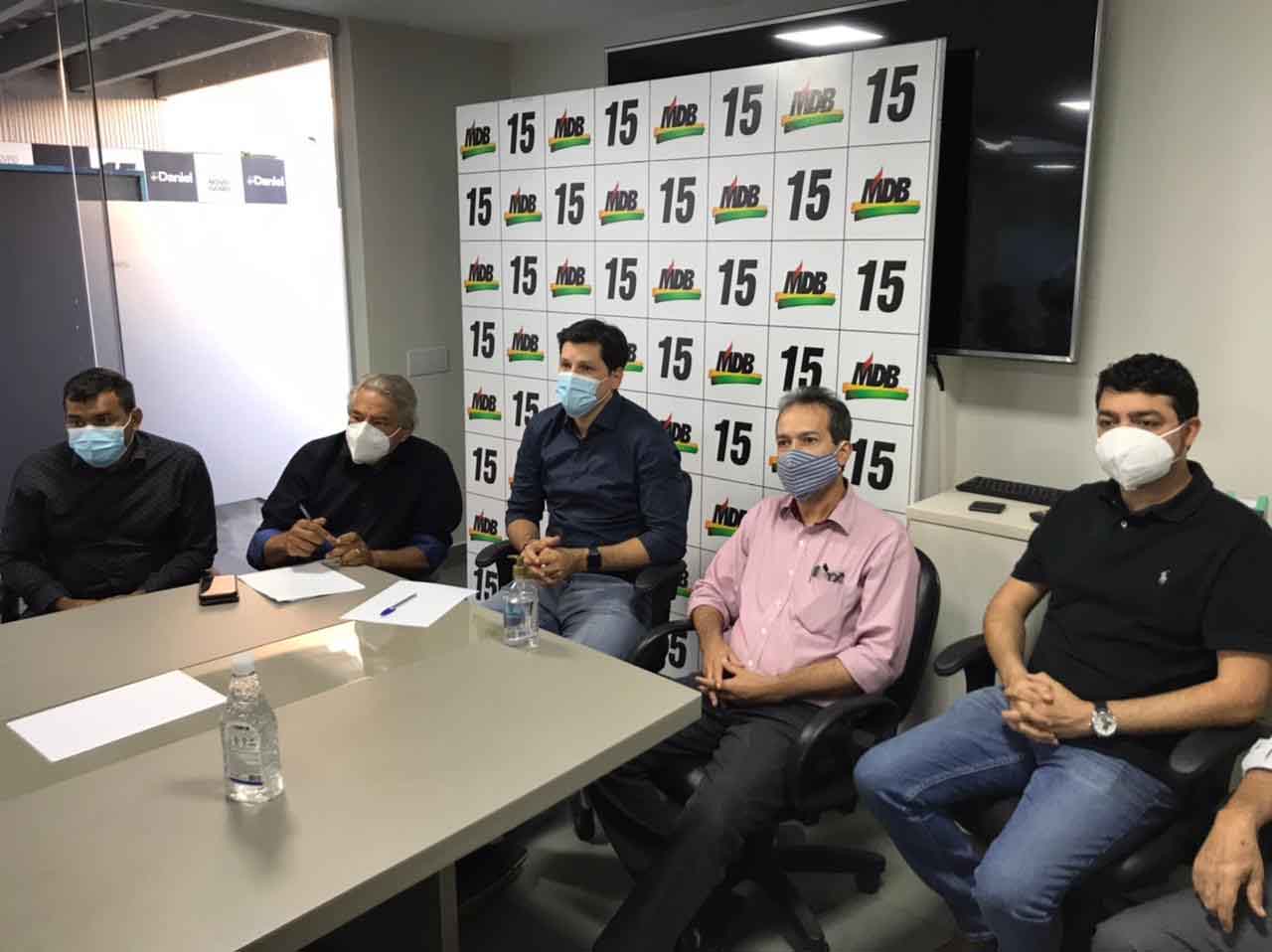 Prefeitos do MDB apoiam reeleição de Caiado