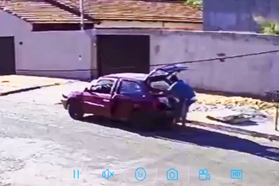 Corpo é jogado de carro em rua de Goiânia