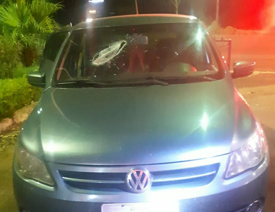Peça de caminhão solta atinge carro e mata criança na BR-153