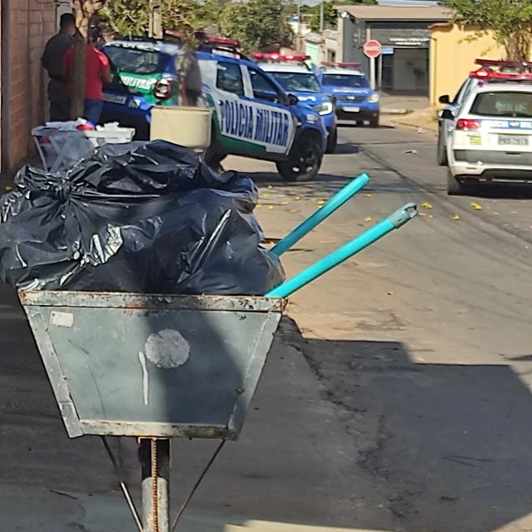 Viatura da PM se envolve em acidente durante acompanhamento no Setor Serra Dourada