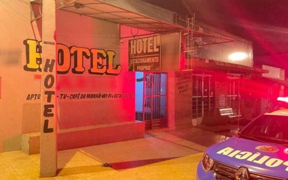 PM briga em hotel, leva facadas e morre em Aparecida do Rio Doce