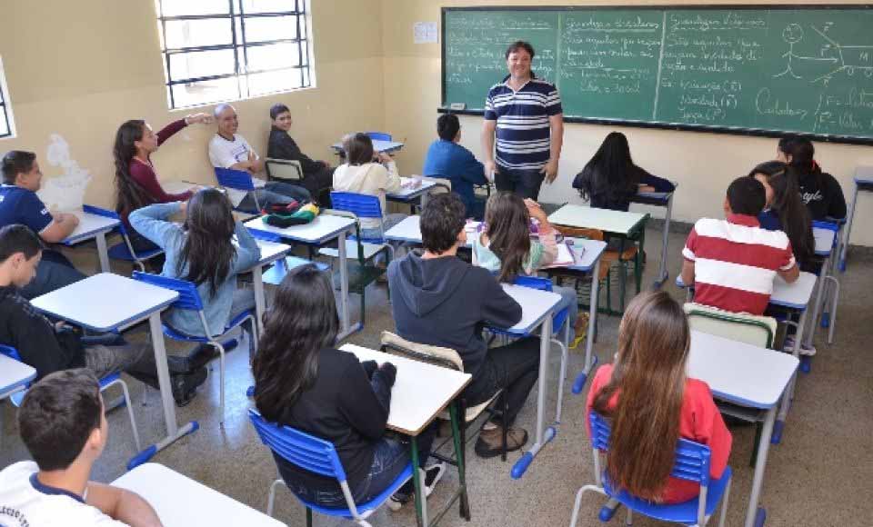 Professores do Estado terão aumento de salário e gratificação no valor de R$ 500