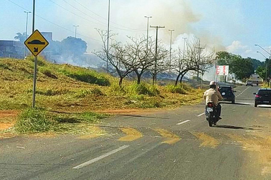 Queimada em lote em Aparecida de Goiânia gera multa | Foto: Divulgação/ Secom